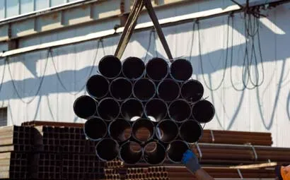 Steel pipe loading